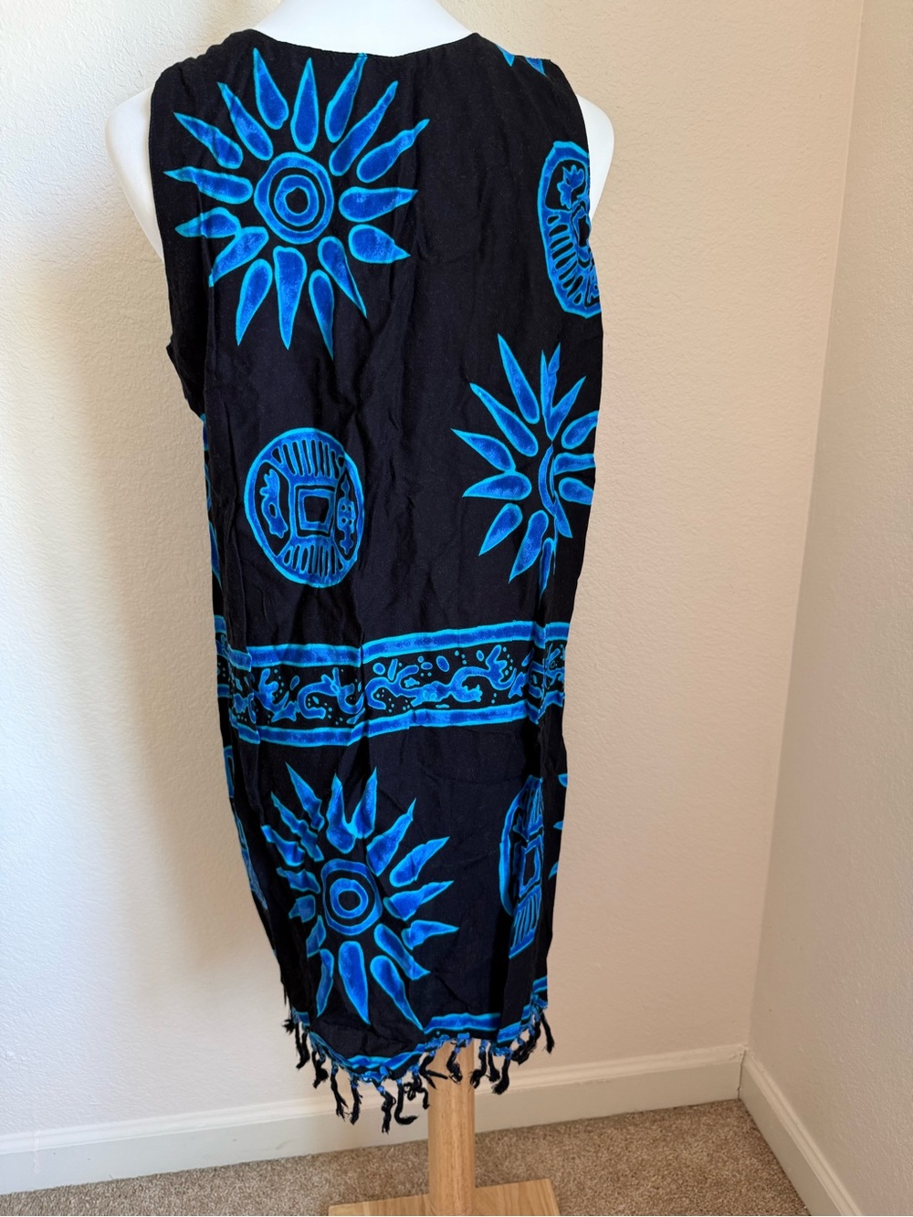 Ingear Black and Bright Blue Sunprint Swim Coverup. Made in Thailand